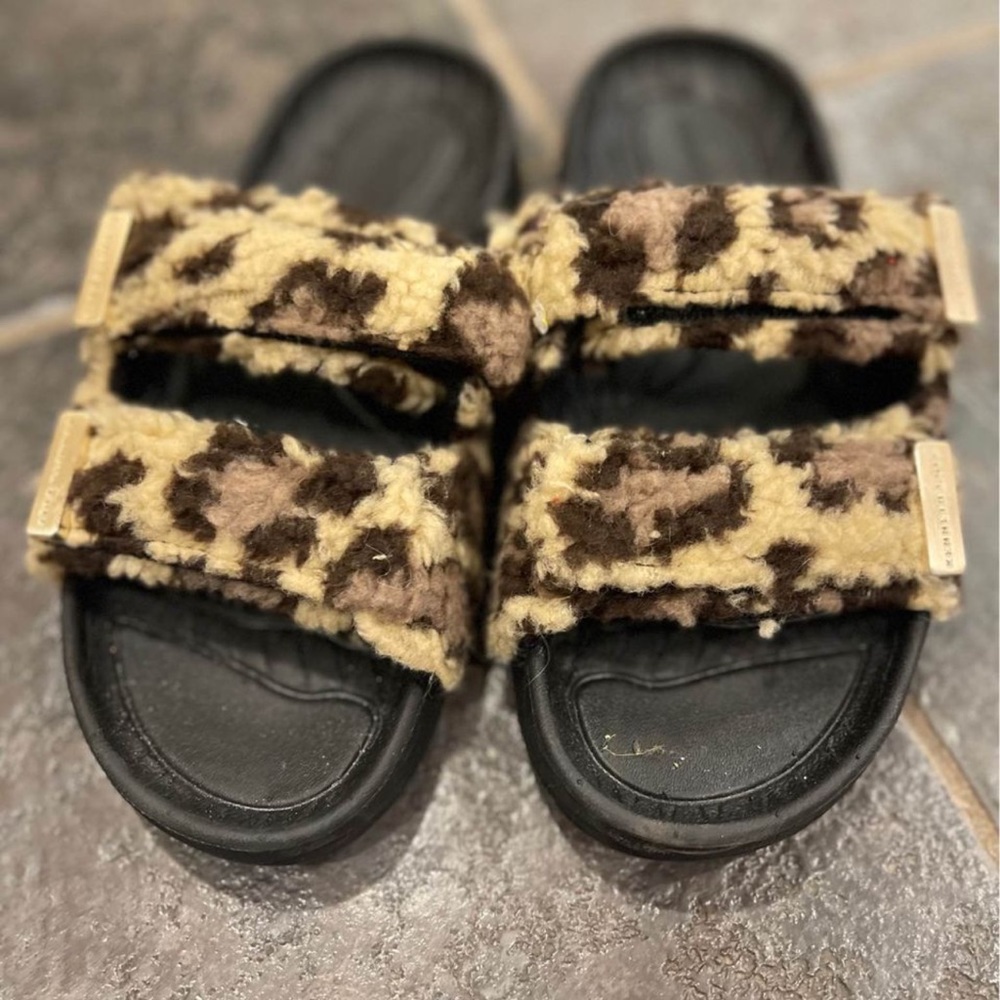 Kenneth Cole slides size 6